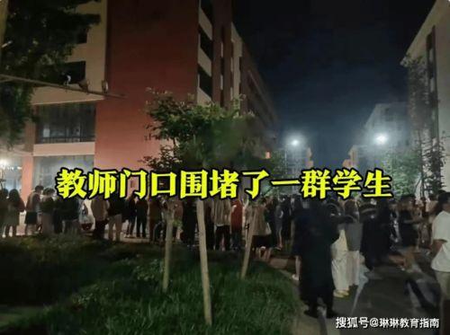 四川传媒学校吃瓜视频,揭秘校园生活幕后趣事