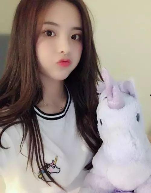 超越妹妹吃瓜微笑视频下载,笑点满满！