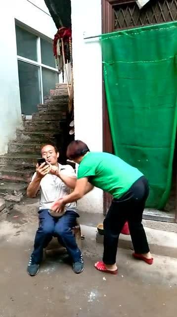 上班族吃瓜的视频,揭秘办公室里的“小确幸”时刻