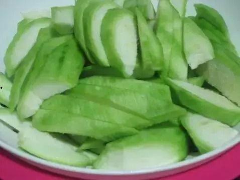 日本人吃炒角瓜视频,传统美味新演绎