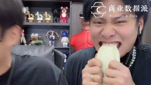 小杨哥给徒弟吃瓜视频,徒弟共享甜蜜时光