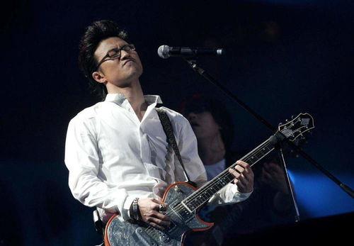 周迅吃瓜汪峰视频大全,娱乐圈的甜蜜“瓜”事