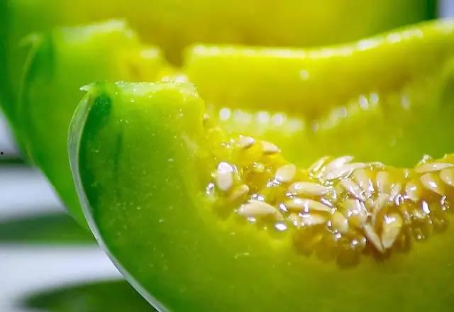 翠果吃瓜的视频,揭秘网红美食背后的故事