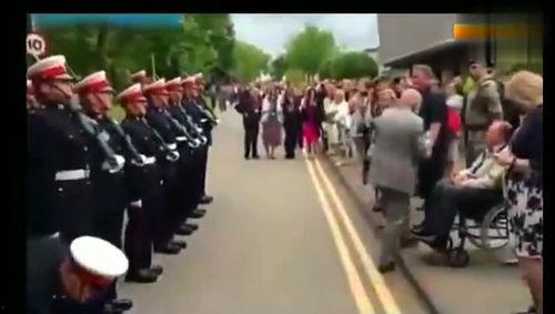 兵爷爷吃瓜群众视频播放,揭秘军营里的欢乐时光