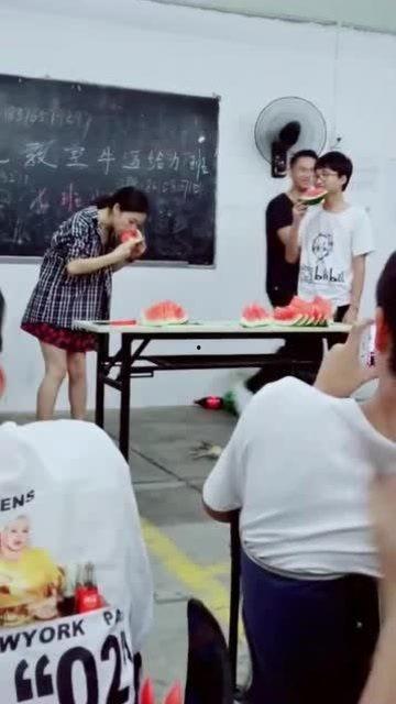 福州女老师吃瓜视频,网络舆论下的教育形象探讨