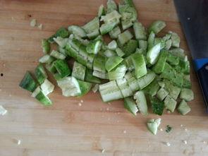 旱瓜能凉拌吃吗视频,夏日清爽家常菜分享