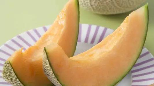 花甜吃哈密瓜好吃吗视频,花甜吃带你领略舌尖上的新疆风情
