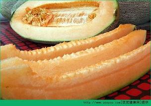 吃哈密瓜要打皮吗视频,哈密瓜去不去皮？揭秘吃哈密瓜的正确方法