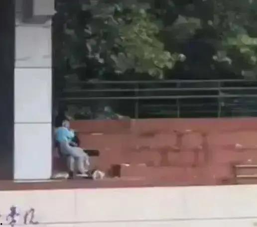 二女吃瓜的视频,揭秘娱乐圈幕后风云