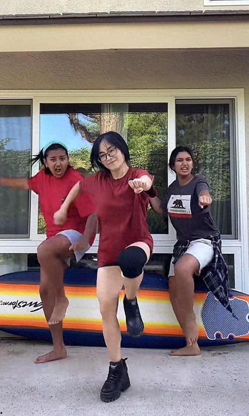 印度老公吃瓜视频,揭秘印度家庭日常趣味瞬间