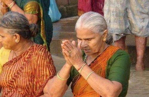 印度老公吃瓜视频,揭秘印度家庭日常趣味瞬间