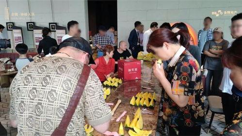 常州跳舞吃瓜视频最新,围观群众吃瓜不停，一幕幕欢乐瞬间引网友热议