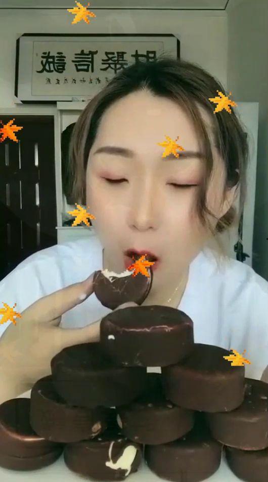 瓜姐冬天吃雪糕视频