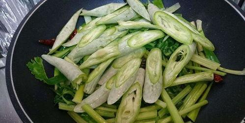 吃蛇瓜搞笑视频,搞笑视频带你领略舌尖上的惊悚