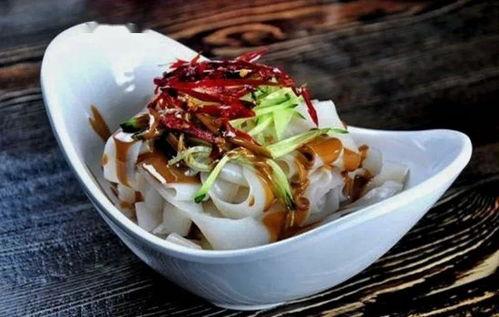 小呆瓜吃凉皮好吗视频,体验夏日清凉美食之旅