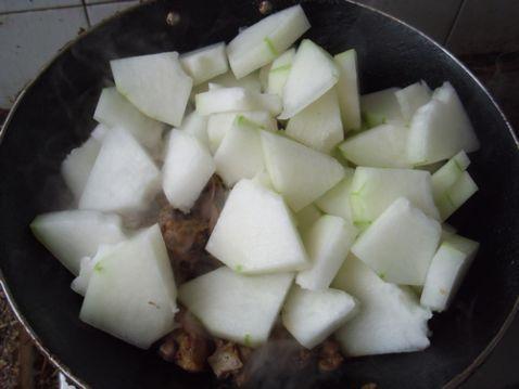 吃泡鸡瓜的视频,视频带你领略传统佳肴的魅力