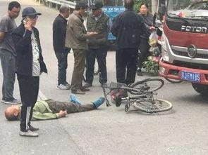 骑车带小孩出车祸视频最近吃瓜,一场意外引发的全民热议