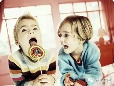 小朋友吃瓜吃糖视频,小宝贝欢乐吃瓜吃糖瞬间