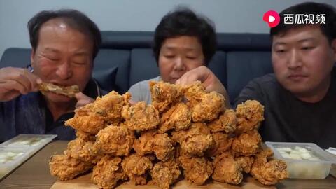 野蛮大叔吃瓜视频,爆笑瞬间引网友热议