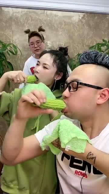 师父徒弟吃瓜视频下载,师父徒弟吃瓜视频下载背后的故事