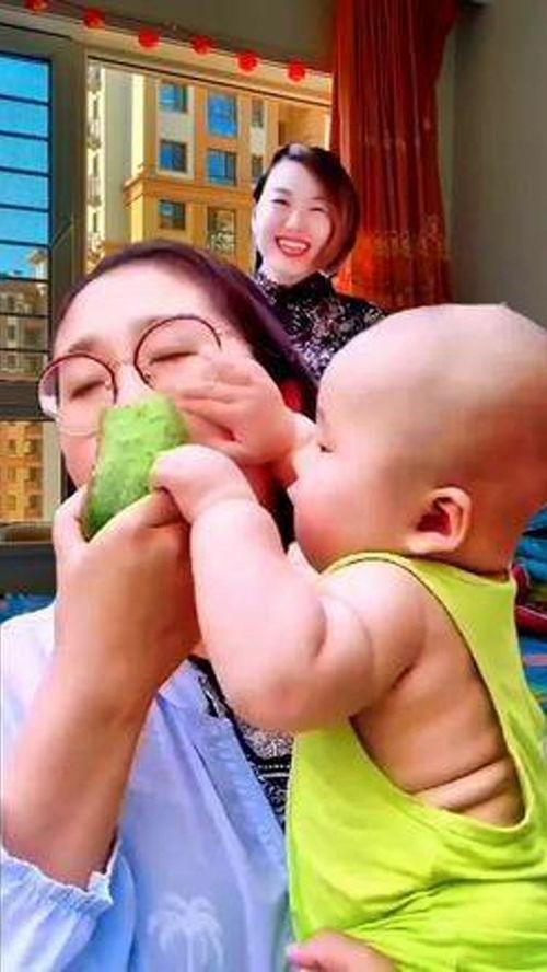 玩偶吃瓜视频,揭秘虚拟世界中的趣味瞬间