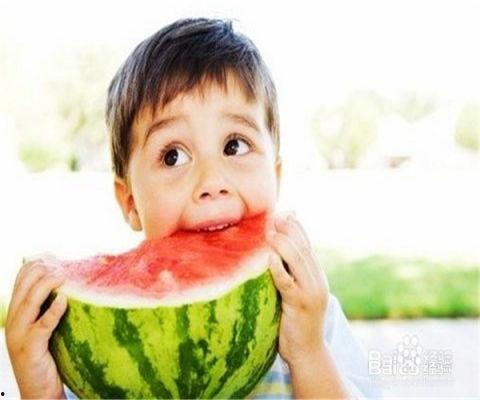 吃瓜小熊外国人歌声视频,吃瓜小熊演绎外国人歌声，网友直呼“耳朵怀孕”