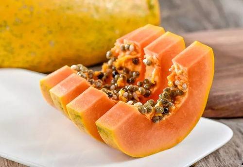 景区吃蜜瓜的女生视频大全,景区女生甜蜜分享吃瓜瞬间