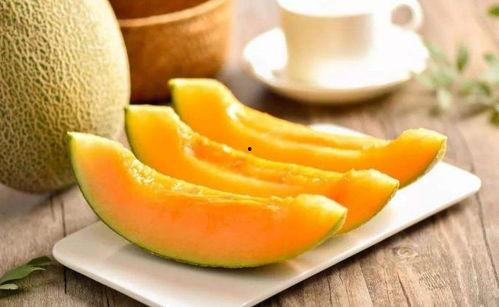 搞笑视频西瓜吃哈密瓜,笑料横生上演“水果大作战”