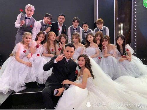 吃小瓜群众们结婚视频,吃瓜群众见证的浪漫婚礼