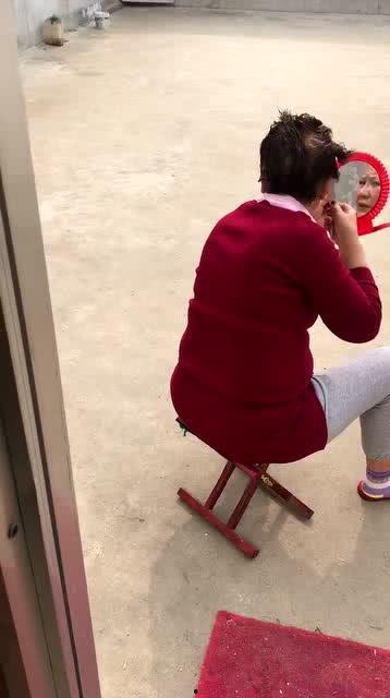 阿姨年终吃瓜群众视频在线观看,年度热门事件大盘点