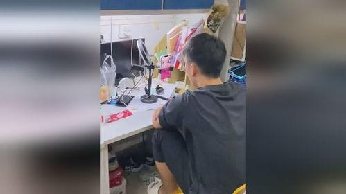 吃瓜少年小伙子视频,揭秘吃瓜少年小伙子视频背后的故事