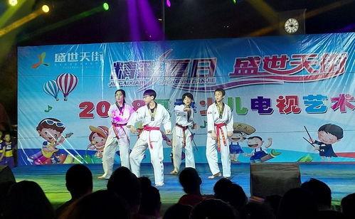 新生舞台表演吃瓜视频,笑料百出，萌态可掬