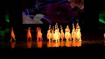 新生舞台表演吃瓜视频,笑料百出，萌态可掬