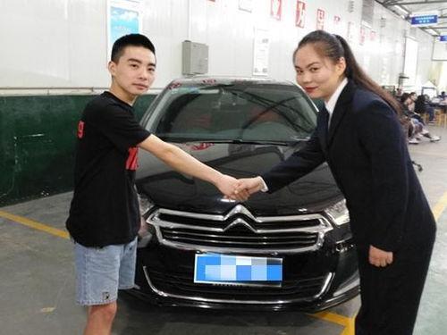 奥迪女销售员吃瓜视频大全,视频大全揭秘职场趣闻