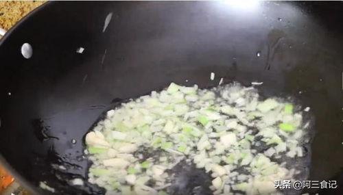 东北人怎么吃佛手瓜视频,佛手瓜的独特吃法揭秘