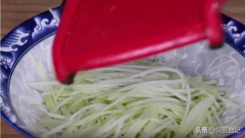 东北人怎么吃佛手瓜视频,佛手瓜的独特吃法揭秘