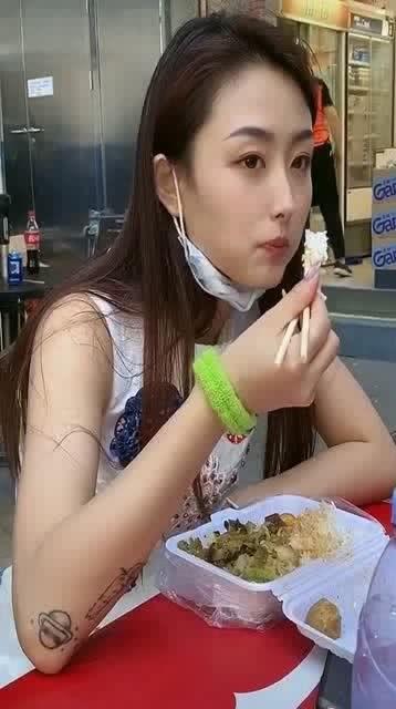 郑州女神吃瓜事件视频,网络热议背后的真相揭晓