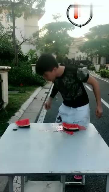 吃瓜搞笑比赛视频大全,笑料横生！吃瓜搞笑比赛视频大盘点